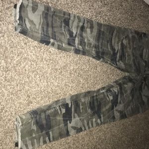 Mid rise camo skinny jeans